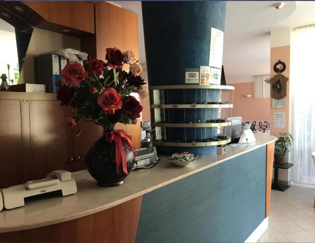 Hotel Villa Vera Rimini Kültér fotó