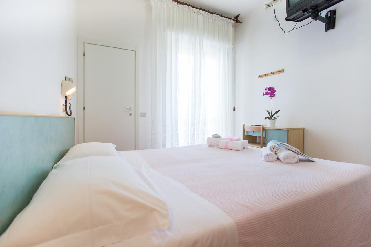 Hotel Villa Vera Rimini Kültér fotó