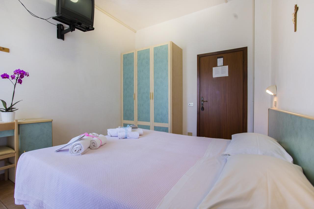 Hotel Villa Vera Rimini Kültér fotó