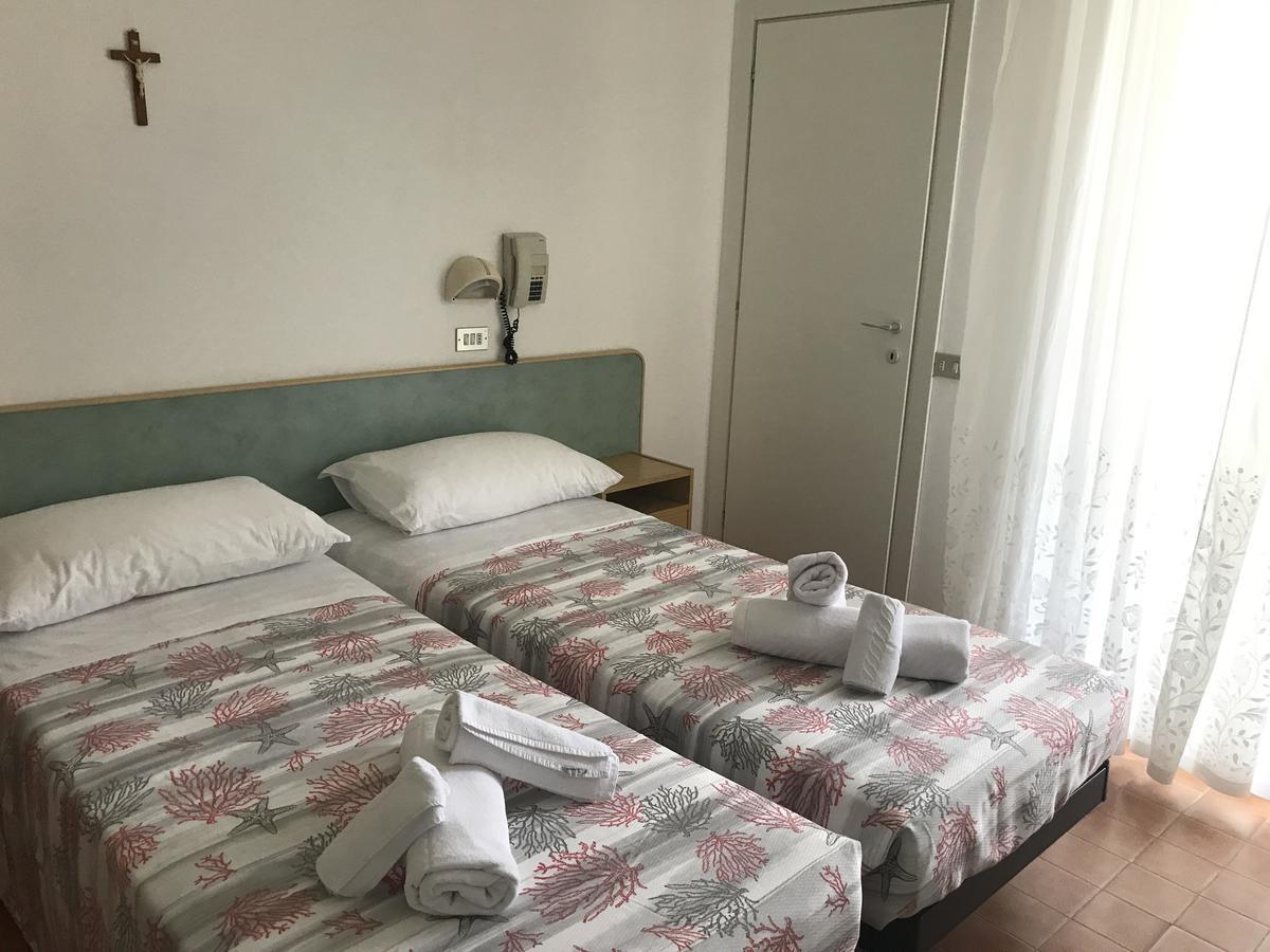 Hotel Villa Vera Rimini Kültér fotó